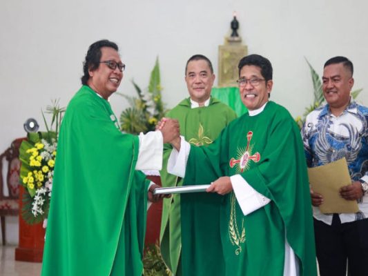 Misa Pisah Sambut Penuh Syukur di Paroki St. Yohanes Rasul Tahuna