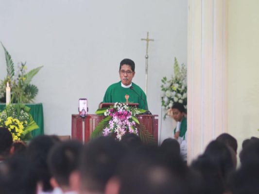 Misa Pisah Sambut Penuh Syukur di Paroki St. Yohanes Rasul Tahuna
