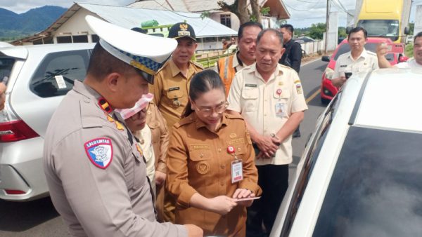 Hari Pajak Nasional, Vanda Sarundajang Lakukan Razia Pajak Ranmor 9 Hari Pajak Nasional, Vanda Sarundajang Lakukan Razia Pajak Ranmor