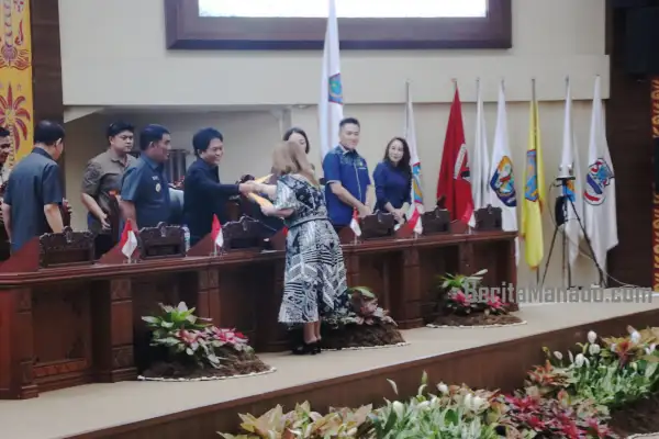Rapat Paripurna DPRD: Gubernur Yulius Selvanus Perjelas Arah Pembangunan Lima Tahun Dalam RPJMD