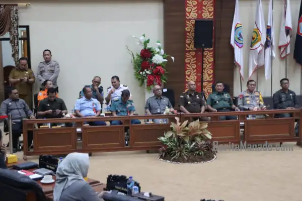 Rapat Paripurna DPRD: Gubernur Yulius Selvanus Perjelas Arah Pembangunan Lima Tahun Dalam RPJMD