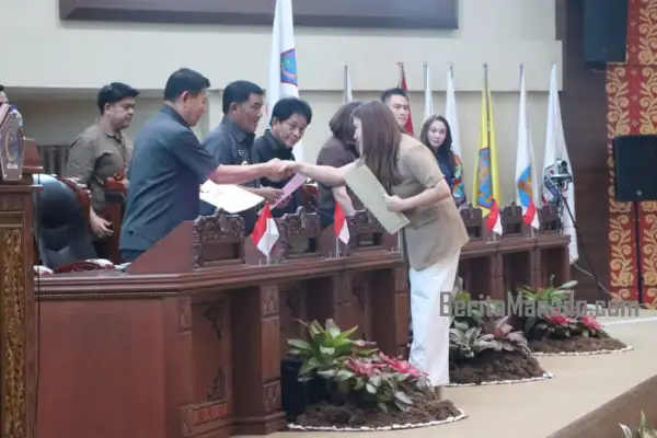Rapat Paripurna DPRD: Gubernur Yulius Selvanus Perjelas Arah Pembangunan Lima Tahun Dalam RPJMD