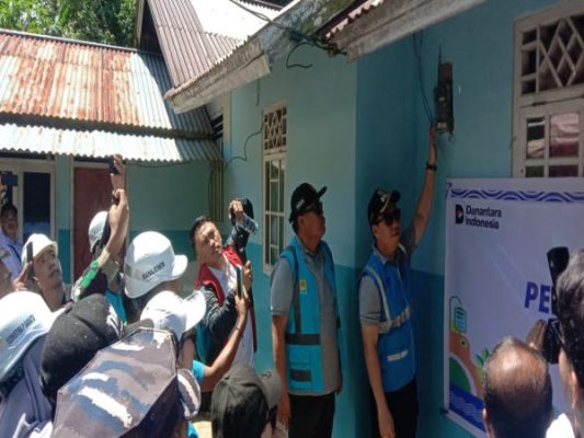 Resmi! Listrik 24 Jam Masuk Kampung Nanedakele, Bupati: Ini Soal Kedaulatan! 9 Resmi! Listrik 24 Jam Masuk Kampung Nanedakele, Bupati: Ini Soal Kedaulatan!