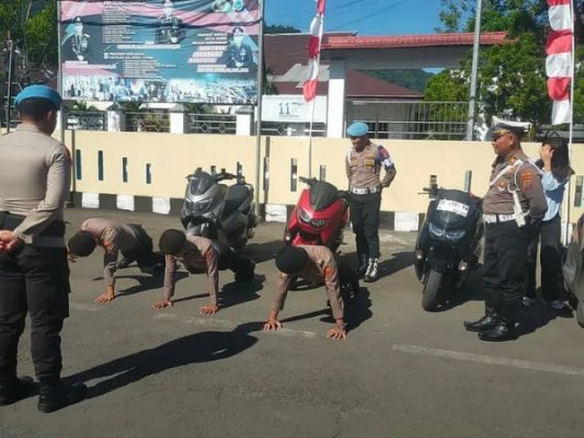 Tegas Tertibkan Internal, Satlantas Polres Sangihe Periksa Kendaraan Anggota 9 Tegas Tertibkan Internal, Satlantas Polres Sangihe Periksa Kendaraan Anggota