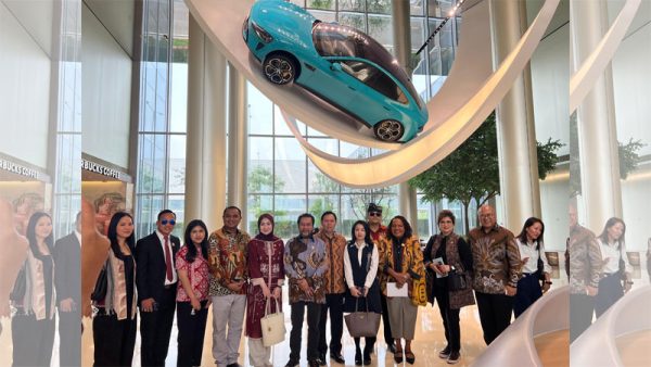 Maya Rumantir Kunjungi Xiaomi EV Factory Economic Technological Development Area