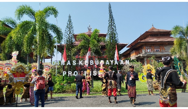Saat Seni dan Budaya Daerah Dipeluk Erat Pulau Dewata