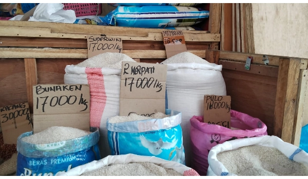 Harga Beras di Manado Masih Tinggi, Pedagang Keluhkan Distribusi SPHP Tak Merata