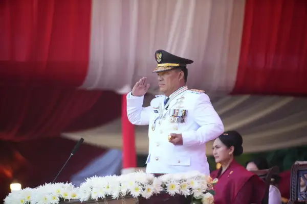 Yulius Selvanus Pimpin Upacara HUT ke-80 RI, Suarakan Semangat Indonesia Emas