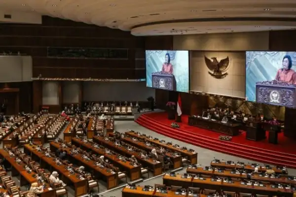 Tunjangan Rp3 Miliar per Anggota DPR Bisa Gaji Ribuan Guru yang Mayoritas Masih Susah