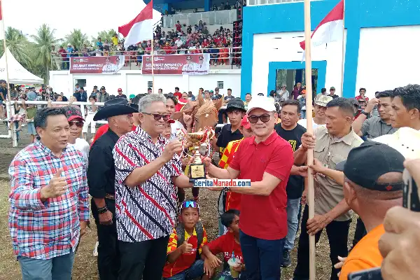 Kuda Milik Bupati Joune Ganda Juara di Kelas Remaja Jarak 1200 meter