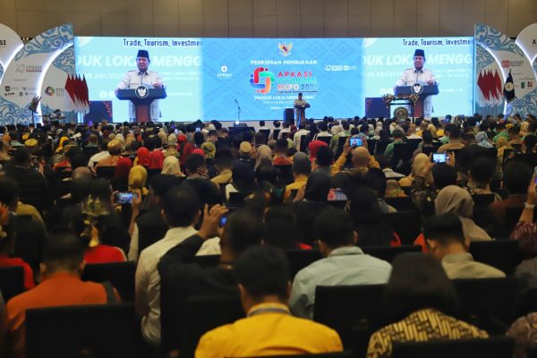 Meriah! Presiden Prabowo Buka Apkasi Otonomi Expo 2025 4 Meriah! Presiden Prabowo Buka Apkasi Otonomi Expo 2025
