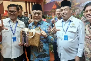 Kuliner Minahasa Utara Bikin Menko Zulkifli Hasan Terkesan di APKASI Otonomi Expo 2025