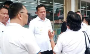 Richard Sualang Sidak Pasar Karombasan, Soroti Kebersihan dan Koordinasi Lintas Instansi