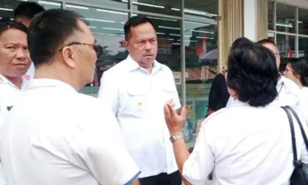 Richard Sualang Sidak Pasar Karombasan, Soroti Kebersihan dan Koordinasi Lintas Instansi 8 Richard Sualang Sidak Pasar Karombasan, Soroti Kebersihan dan Koordinasi Lintas Instansi