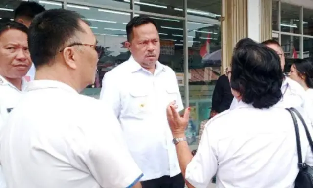 Richard Sualang Sidak Pasar Karombasan, Soroti Kebersihan dan Koordinasi Lintas Instansi