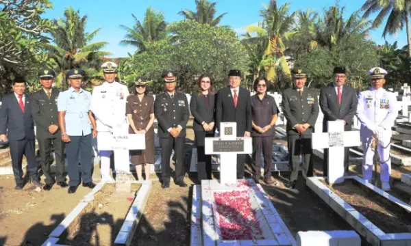 Jelang HUT RI ke-80, Andrei Angouw dan Richard Sualang Pimpin Ziarah Nasional di TMP Kairagi 8 Jelang HUT RI ke-80, Andrei Angouw dan Richard Sualang Pimpin Ziarah Nasional di TMP Kairagi