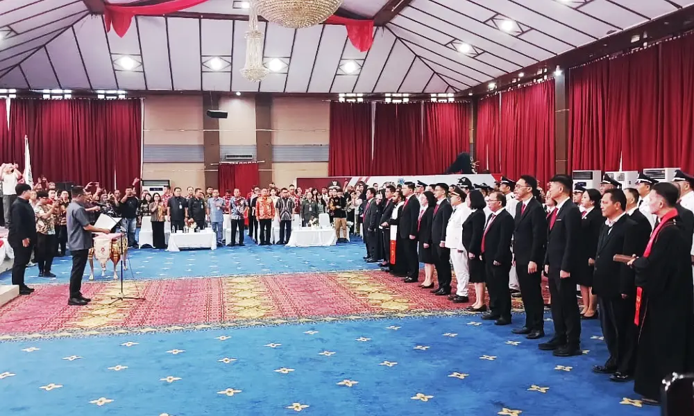 Richard Sualang Kembali Lantik Pejabat Baru di Pemkot Manado, Camat dan Lurah Dapat Promosi