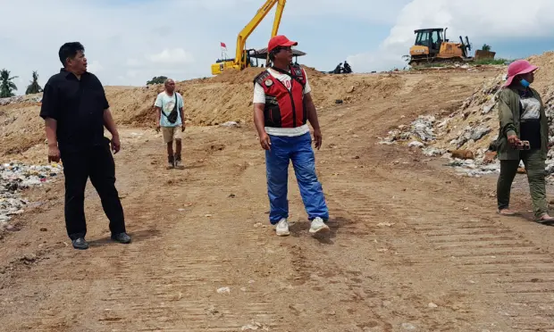 Gunung Sampah Sumompo Mulai Tertata, Kadis DLH Manado Pantau Langsung Controlled Landfill