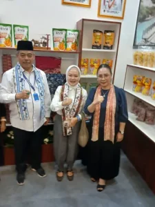 Vanda Sarundajang Curi Perhatian di Apkasi Expo 2025, Promosikan Ikan Nike dan Kacang Garing Kawangkoan