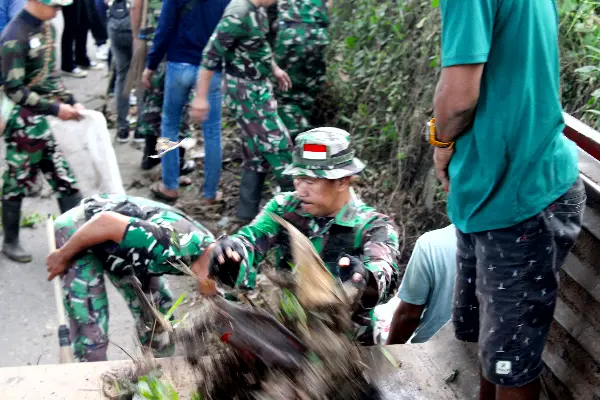 Kodim 1309/Manado Sinergi dengan Pemerintah Gelar Karya Bakti di Sekitar TPA Sumompo