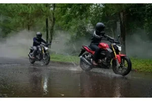 Simak Tips Berkendara dalam Kondisi Hujan