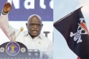 Natalius Pigai Pake Hukum Internasional Larang Pemasangan Bendera ‘One Piece’