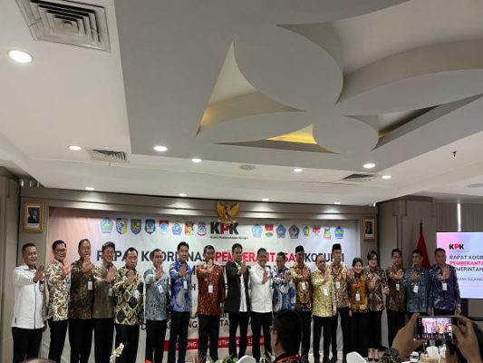 Bupati Sangihe ‘All Out’ Perangi Korupsi, Teken Komitmen Bersama di KPK