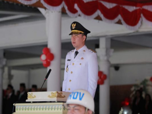 Semangat Kemerdekaan Membara, Bupati Thungari Pimpin Upacara HUT ke-80 RI di Gelora Santiago