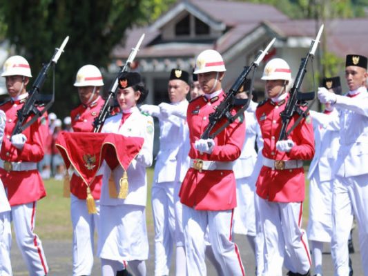 Semangat Kemerdekaan Membara, Bupati Thungari Pimpin Upacara HUT ke-80 RI di Gelora Santiago