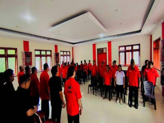 Ketua DPC Ferdy Sondakh: Kader PDI Perjuangan Sangihe Harus Tegak Lurus dan Solid 2 Ketua DPC Ferdy Sondakh: Kader PDI Perjuangan Sangihe Harus Tegak Lurus dan Solid