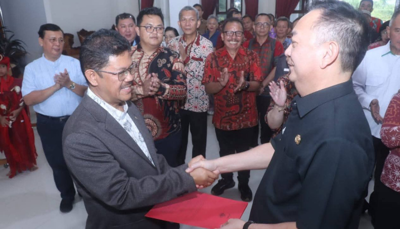 Wali Kota Carol Senduk Lantik Pengurus LP3KD Kota Tomohon