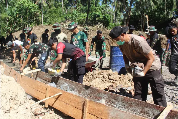 Di TMMD 125 Kodim Manado, TNI dan Polri Sinergi Kerja untuk Rakyat