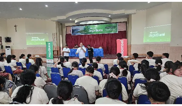 Telkomsel Jaga Bumi: Ajak Generasi Muda SMA Rex Mundi Peduli Lingkungan