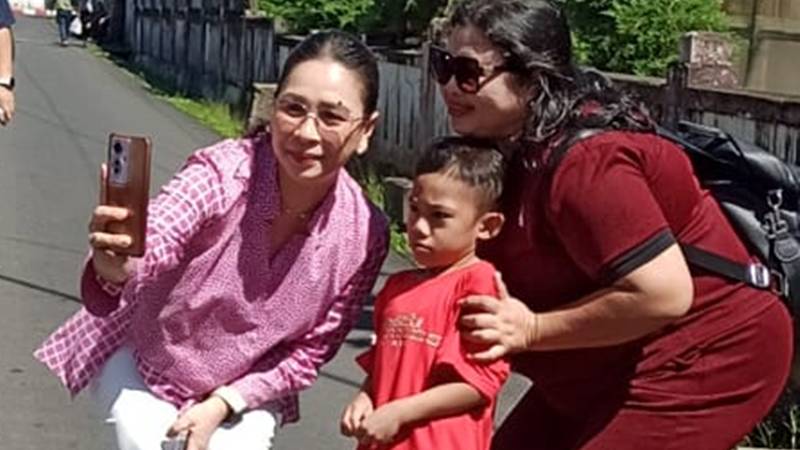 Vanda Sarundajang Tuai Simpati Warga Tomohon
