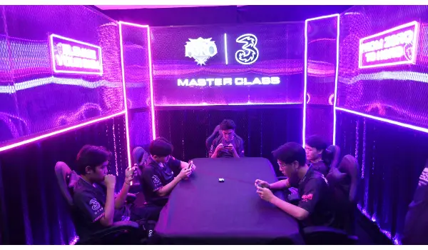 Tri x RRQ Siap Angkat Gamer Kampung Jadi Pro Player Dunia!
