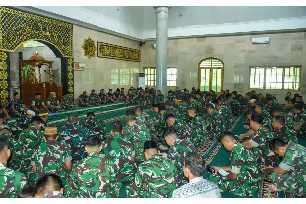 Pangdam XIII/Merdeka Pimpin Doa Bersama Prajurit dan PNS, Mohon Perlindungan untuk Indonesia 8 Pangdam XIII/Merdeka Pimpin Doa Bersama Prajurit dan PNS, Mohon Perlindungan untuk Indonesia