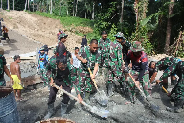 Hari Minggu Tak Surutkan Semangat Satgas TMMD ke-125 Kodim 1309/Manado