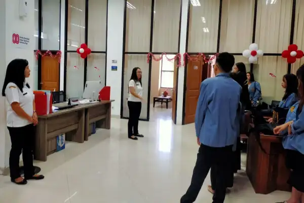 Kepala Sub Bagian Administrasi Kesekretariatan DPRD Menli Manajang Terima Mahasiswa Magang dari Unsrat