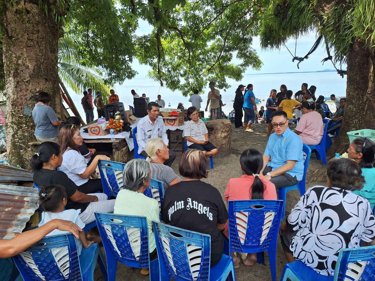 Wakil Ketua DPRD Sulut Royke Anter Turun Lapangan! Manado Tua Satu Masih Terisolir