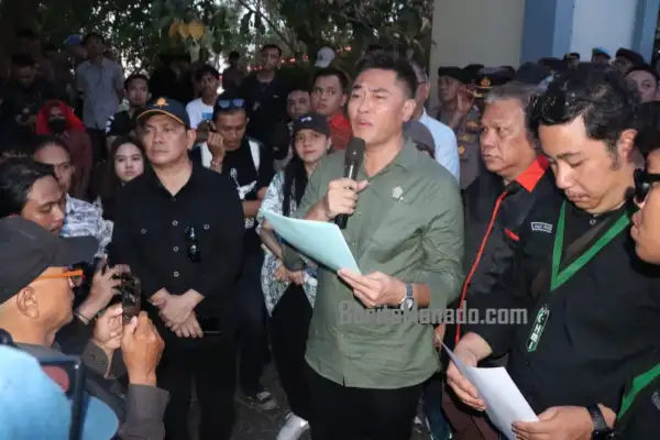 Begini 17 Tuntutan Demo Mahasiswa yang Diterima Langsung Wakil Ketua DPRD Sulut