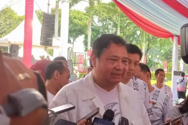Airlangga Hartarto Sebut Dipanggil Rapat Terbatas Oleh Presiden Bukan Terkait Kelangkaan BBM