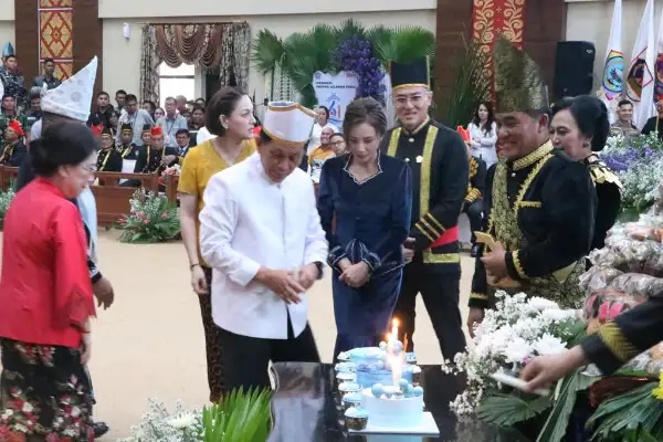 Paripurna Istimewa, Fransiscus Silangen: Perkuat Tekad, Satukan Langkah, Bangun Optimisme Untuk Sulut Maju 8 Paripurna Istimewa, Fransiscus Silangen: Perkuat Tekad, Satukan Langkah, Bangun Optimisme Untuk Sulut Maju
