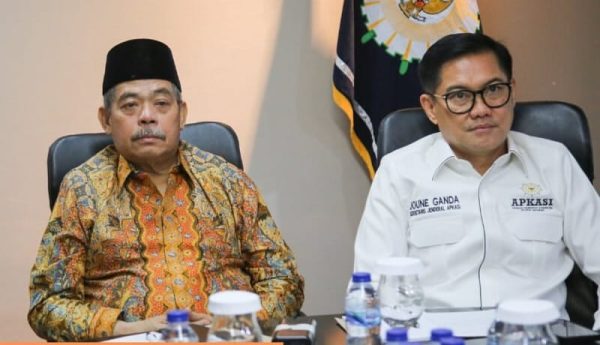 Joune Ganda Pimpin Rapat Penting, Apkasi Perjuangkan Nasib Daerah di Tengah Rencana Efisiensi Anggaran Pusat 11 Joune Ganda Pimpin Rapat Penting, Apkasi Perjuangkan Nasib Daerah di Tengah Rencana Efisiensi Anggaran Pusat