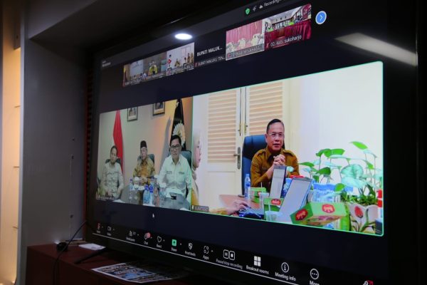 Joune Ganda Pimpin Rapat Penting, Apkasi Perjuangkan Nasib Daerah di Tengah Rencana Efisiensi Anggaran Pusat 12 Joune Ganda Pimpin Rapat Penting, Apkasi Perjuangkan Nasib Daerah di Tengah Rencana Efisiensi Anggaran Pusat