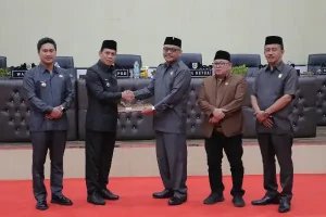 Wali Kota Kotamobagu Hadiri Rapat Paripurna DPRD: Kesepakatan APBD 2025 dan Peraturan Adat Disepakati