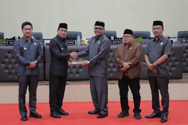 Wali Kota Kotamobagu Hadiri Rapat Paripurna DPRD: Kesepakatan APBD 2025 dan Peraturan Adat Disepakati