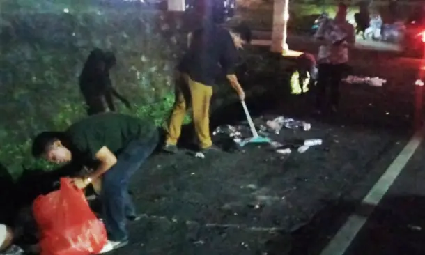 DLH Manado Sapu Bersih Sisa Sampah Demo Mahasiswa 