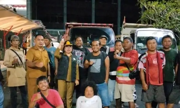 DLH Manado Sapu Bersih Sisa Sampah Demo Mahasiswa 