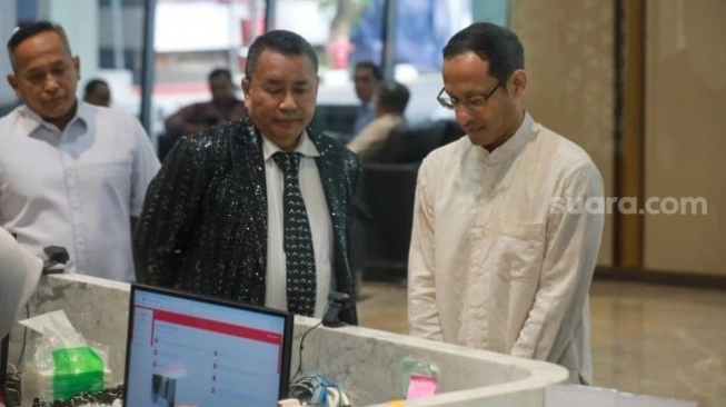 Fantastis! Ini Bocoran Tarif Hotman Paris yang Jadi Pengacara Nadiem Makarim