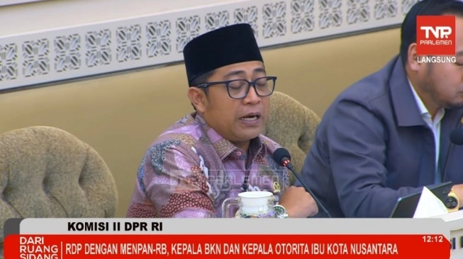 Skandal Ijazah Capres: KPU Panen Kritik, Keputusan Dicabut, DPR Angkat Bicara